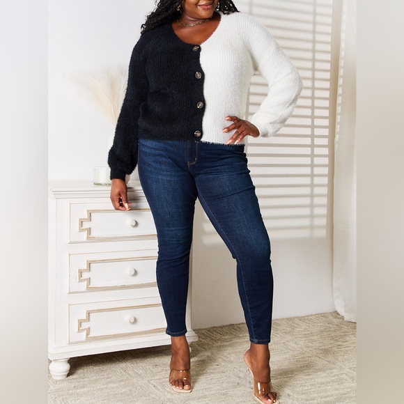 NEW Woven Right Two Tone Fuzzy Knit Button Front V-Neck Cardigan Sweater - Picture 6 of 10